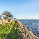 بيت للعطل 2 Bedroom Amazing In *