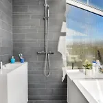 2 Bedroom Amazing In *
